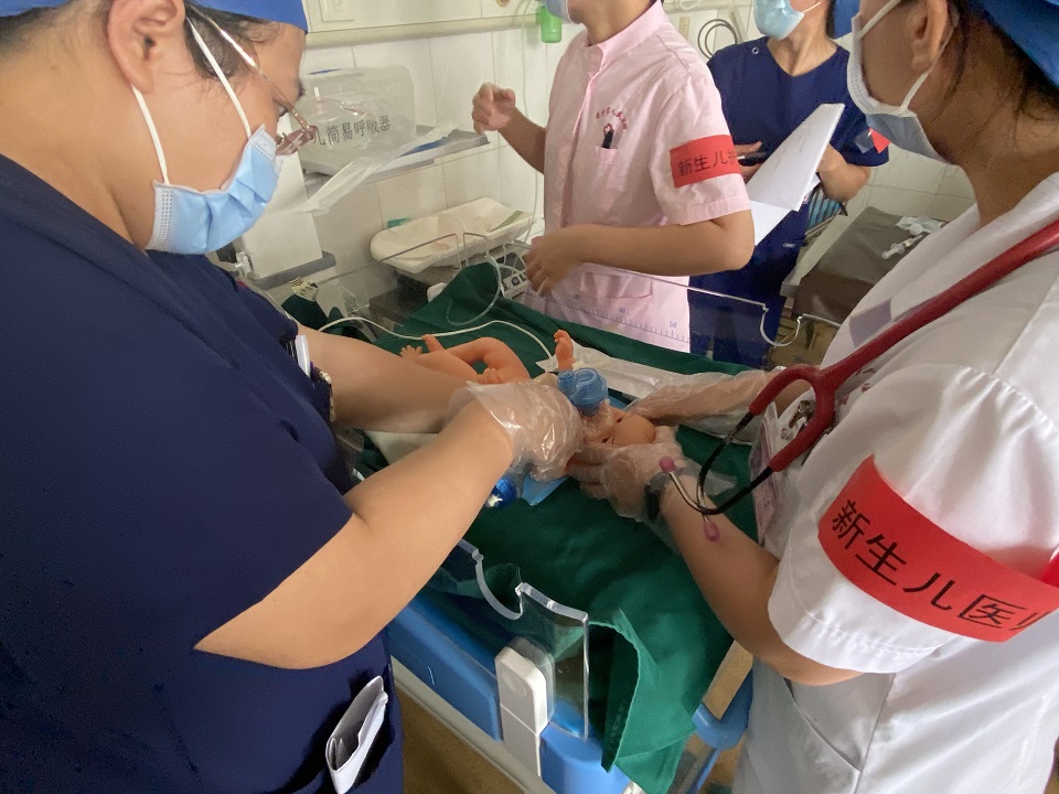 我院举行危重孕产妇、危重新生儿急救演练
