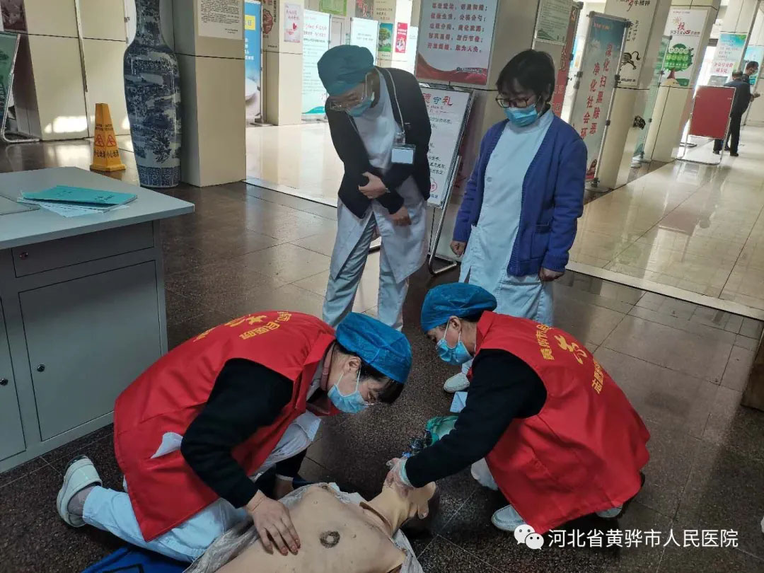 规范精准 快速高效——护理部组织护理人员应急演练